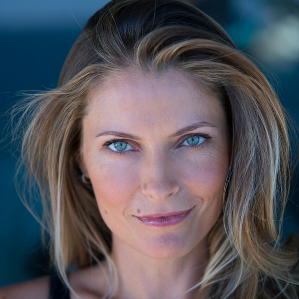 12: Crohn’s, Acne, Hormones and Health - Unique Hammond Shares Her Journey